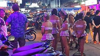 Pattaya ,Thailand Soi 6 along the beach and see the night market พัทยาซอย6เปิดเร็วกว่าที่อื่น