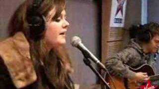 Adele - Chasing Pavements (Live acoustic)
