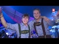 lederhosen dirndls en bier tijdens alphense oktoberfeesten