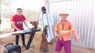 bastidores, hoje tem festa na paróquia do padre capelão,