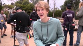 Please Like Me: Behind The Scenes - At The Zoo