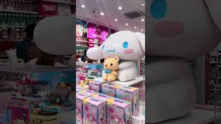 i saw the famous giant cinnamoroll statue at miniso! #sanrio #shorts #cinnamoroll