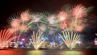 33萬港人維港觀煙火迎2017 盼換新特首