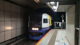 030.東京駅に到着する255系特急わかしお20号　Series 255 Limited Express Wakashio No. 20 arriving at Tokyo Station.