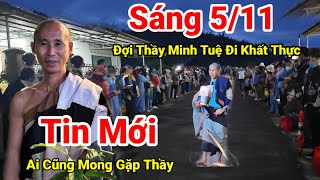 4h Sáng Ngày 5/11 Đợi Thầy Minh Tuệ Đi Khất Thực Bà Con Đến Sớm Để Gặp Thầy Minh Tuệ Xuất Hiện