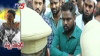 SI Chittibabu Son Protest Infront of Police Station for Justice | TV5 News