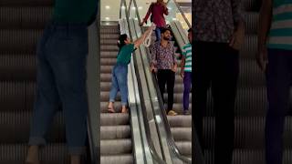 Escalator Prank 😝 Girte-Girte Bachi Mai🤣|| #shorts #youtubeshorts #prank #escalator #reaction #yt
