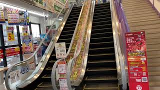 コジマ×ビックカメラ伊勢原店のエスカレーター _escalator Isehara Kanagawa Japan