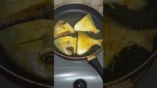 Crispy, golden pomfret fish fry   🐟😋#PomfretFry #SeafoodLovers #QuickAndTasty #HomeCooked