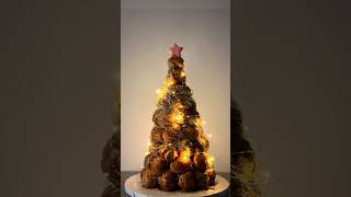 Would you ever attempt this French pastry tower? Croquembouche is a perfect holiday treat! 🌲🎀