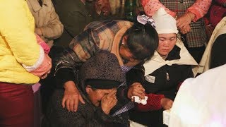 貴州農村，白髮人送黑發人，兒子意外離開，80歲老母哭成淚人，好心酸