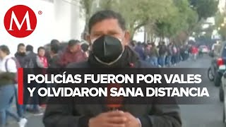 Policías de la CdMx realizan largas filas para recoger vales navideños