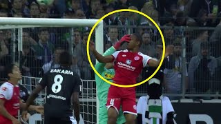 FOOTBALL Fans Are Loving These Crazy Goalkeeper Moments