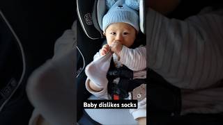 宝宝不喜欢袜子 Baby dislikes socks