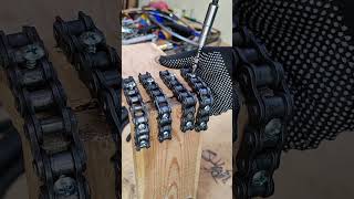 What a brilliant idea the carpenter had with chains!