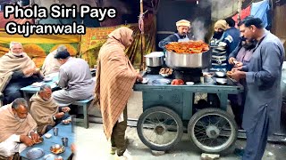 70/-Rs Unique Breakfast 😍Gujranwala Pakistan 60-Year-Old Siri Paye Street Food | How to Make Paye