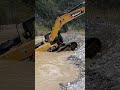 Detik detik excavator hampir tenggelam