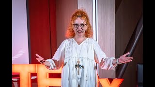 Despre zidurile care generează ferestre | Carmen Ion | TEDxBrașov