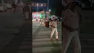 వృద్ధులను రోడ్డు దాటిస్తున్న పోలీసులు||Great Humanity#appolice#policelife#ap#police#DDS-All Rounder