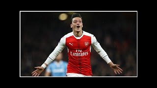 Arsenal hug for Ozil after World Cup 'racism and disrespect'