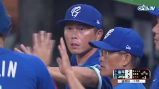 07/25 富邦 vs Lamigo 二局上，火哥張建銘及林瑋恩連續兩支安打，幫助富邦取得兩分