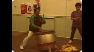 Grandmaster Lee Kam Wing - Impromptu Lion Dance Drumming.mpg