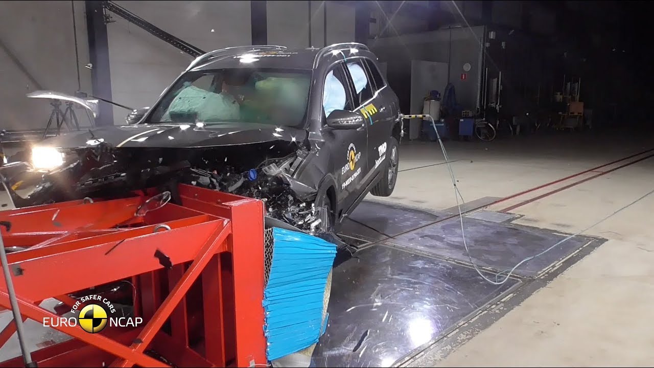 Euro NCAP Crash Test Of New Mercedes-Benz GLB 2019 - YouTube