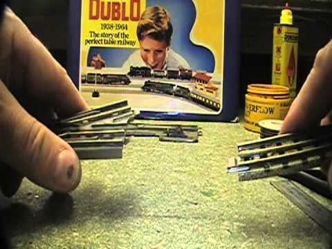 Hornby Dublo service - 3 rail tinplate trackwork. Hornby Dublo service - 3 rail tinplate trackwork.