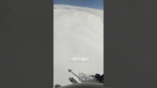 喜歡看別人滑粉雪的男子