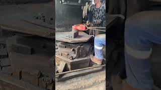 How to drill a hole in a hammer head？ #machine #crusher #hammerhead #hammercrusher