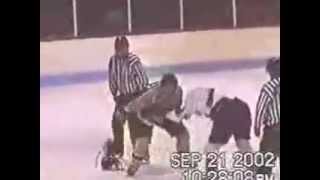 Hockeyfighters.cz  Tommy Bolduc vs Jamie Leihos.wmv