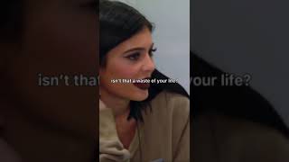 When Kendall Jenner got mad because Kylie was on her phone #thekardashians #kendalljenner