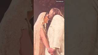 OMG...Anant Ambani sabke samne Radhika Merchant ko aise kiss kiya| Bollywoodlogy| Honey Singh Songs