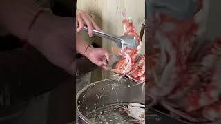 Taiwan must eat crab - flower crab 阿嬌萬里蟹 10:30要排兩個小時才吃的到啊