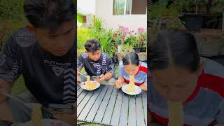 ก็แค่กินมาม่าเอง #funny #คลปตลก #funnyvideo #ขำขัน