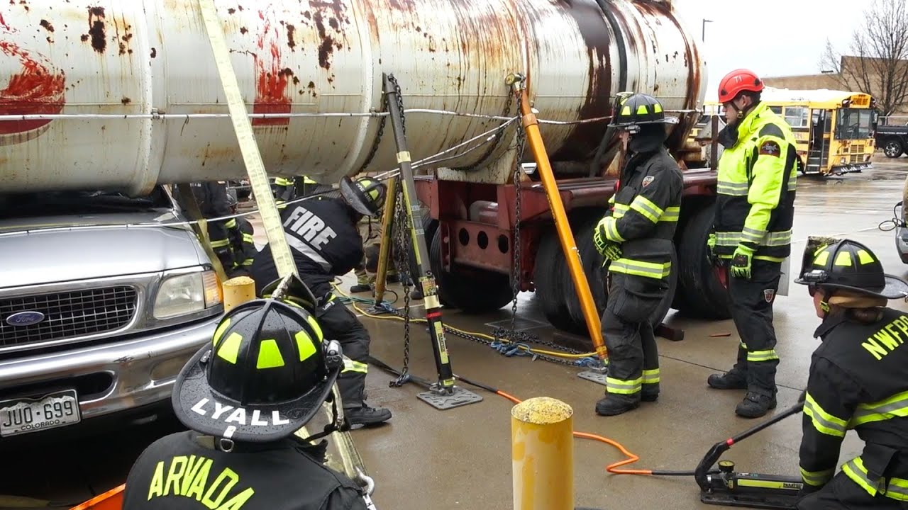 Heavy Lifting Vehicle Extrication With Paratech Struts | Firefighter ...