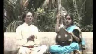 Lalgudi G. Jayaraman sings with daughter