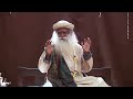 explorar la vida más allá de la supervivencia sadhguru