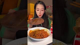 Juzi ASMR Eat Humbuger with Spicy Noodles #EP2 #shorts #asmr #food #mukbang #cooking #koreanfood