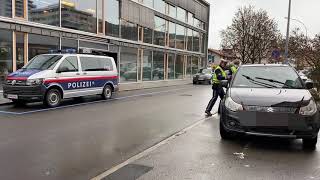 Beim Ausparken Auto übersehen: Verkehrsunfall in Bregenz