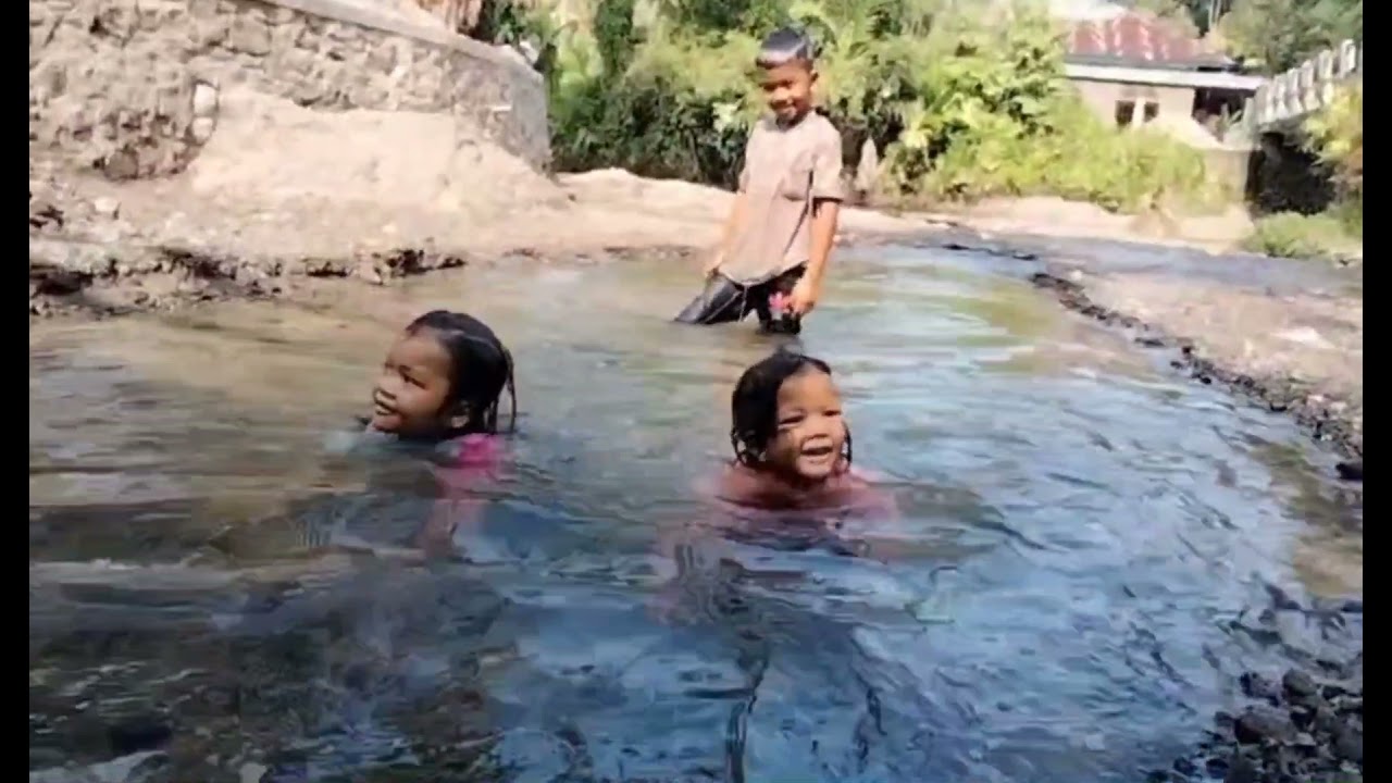 MANDI DI SUNGAI 💞 DAN BELAJAR BERENANG 💞 💦#VLog Pertama - YouTube