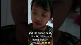 Assyifa lagi flog tutorial pake lipstik