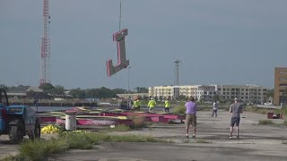 Wells Fargo sign removed from iconic skyscraper in Downtown Jacksonville