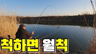 겨울 붕어낚시ㅣ수로 월척붕어 거친 입질의 찌올림 !!ㅣ낚시동영상ㅣ낚시방송