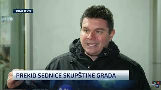 KRALJEVO. SKUPŠTINA - GRAĐANI GAĐALI GRADONAČELNIKA. ČOVEK GURNUT KROZ STAKLO ULAZNIH VRATA...