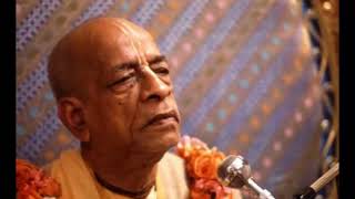 Prabhupada 0554 Znajdujemy się pośrodku Pacyfiku tego świata mayi