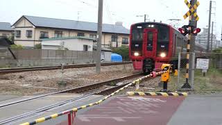 二日市駅に隣接するJR九州の踏切。