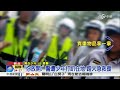 囂張 未戴安全帽又無照 少年不服取締竟打警│中視新聞20161024