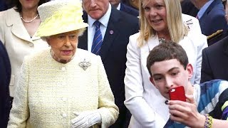 İngiltere Kraliçesi İkinci Elizabeth'le 'selfie' - BBC TÜRKÇE