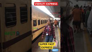 🚊Vibhuti Express 12333- Super Fast Express 🚊Banaras Railway Station #india #railway #shorts #train